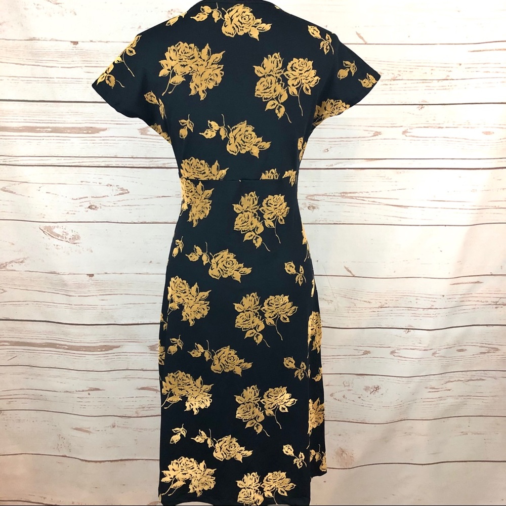 Louie et Lucie Retro Velvet Floral Surplice Dress - Picture 6 of 9